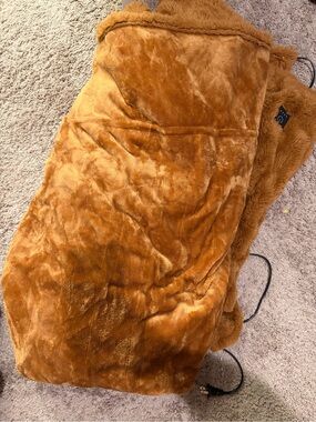 Brookstone Plush Electric Throw Blanket in Golden Brown